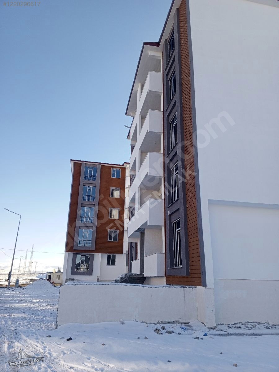 EMIR EMLAKTAN ARAÇ TAKASLI SATİLİK LÜKS DAİRE - KARS MERKEZ fotoğraf 3